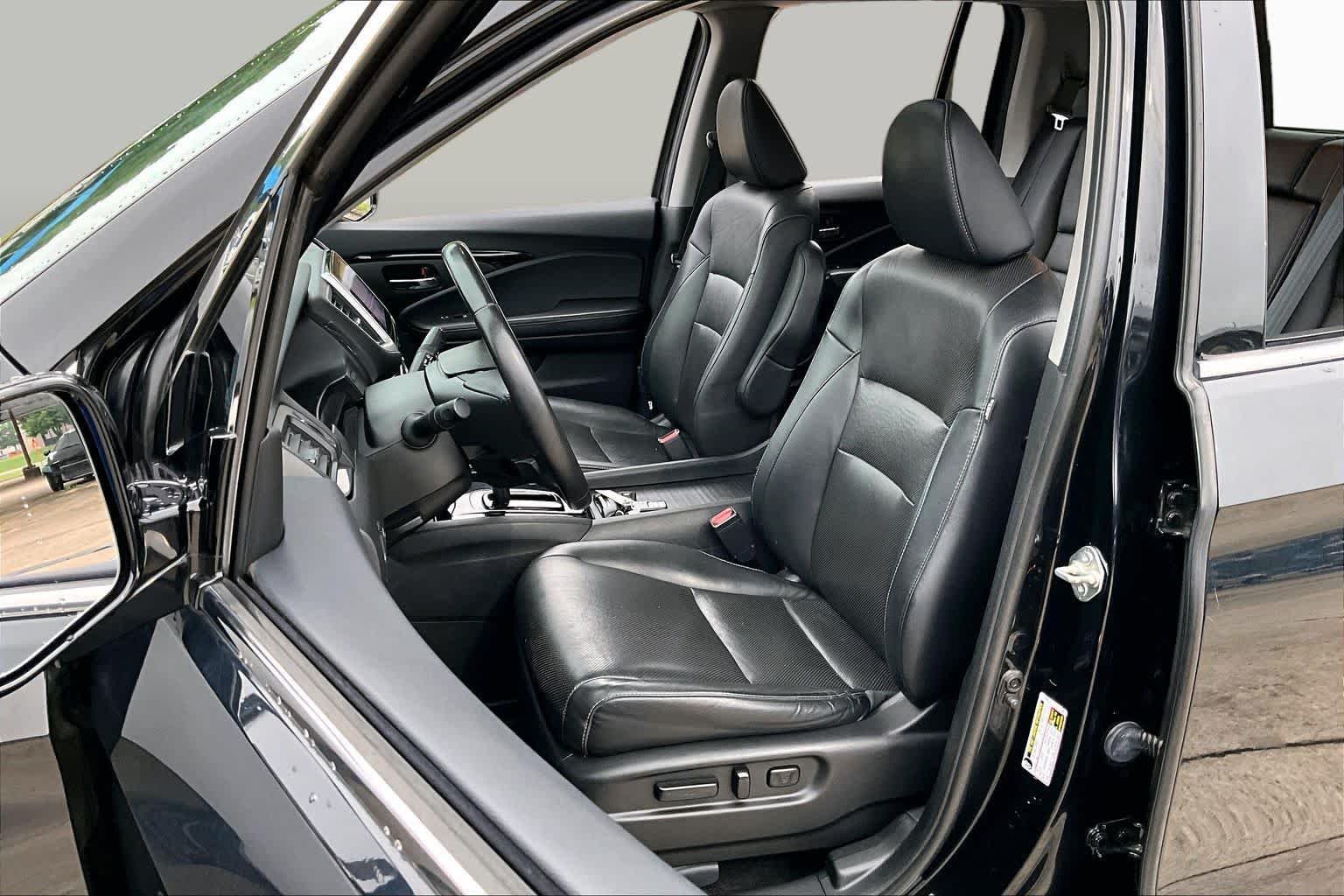 Certified Used 2018 Crystal Black Pearl Honda RTL-E image 8