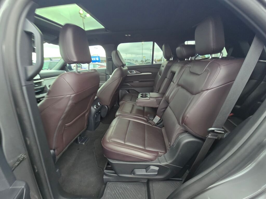 Used 2025 Gray Metallic Ford Platinum image 13