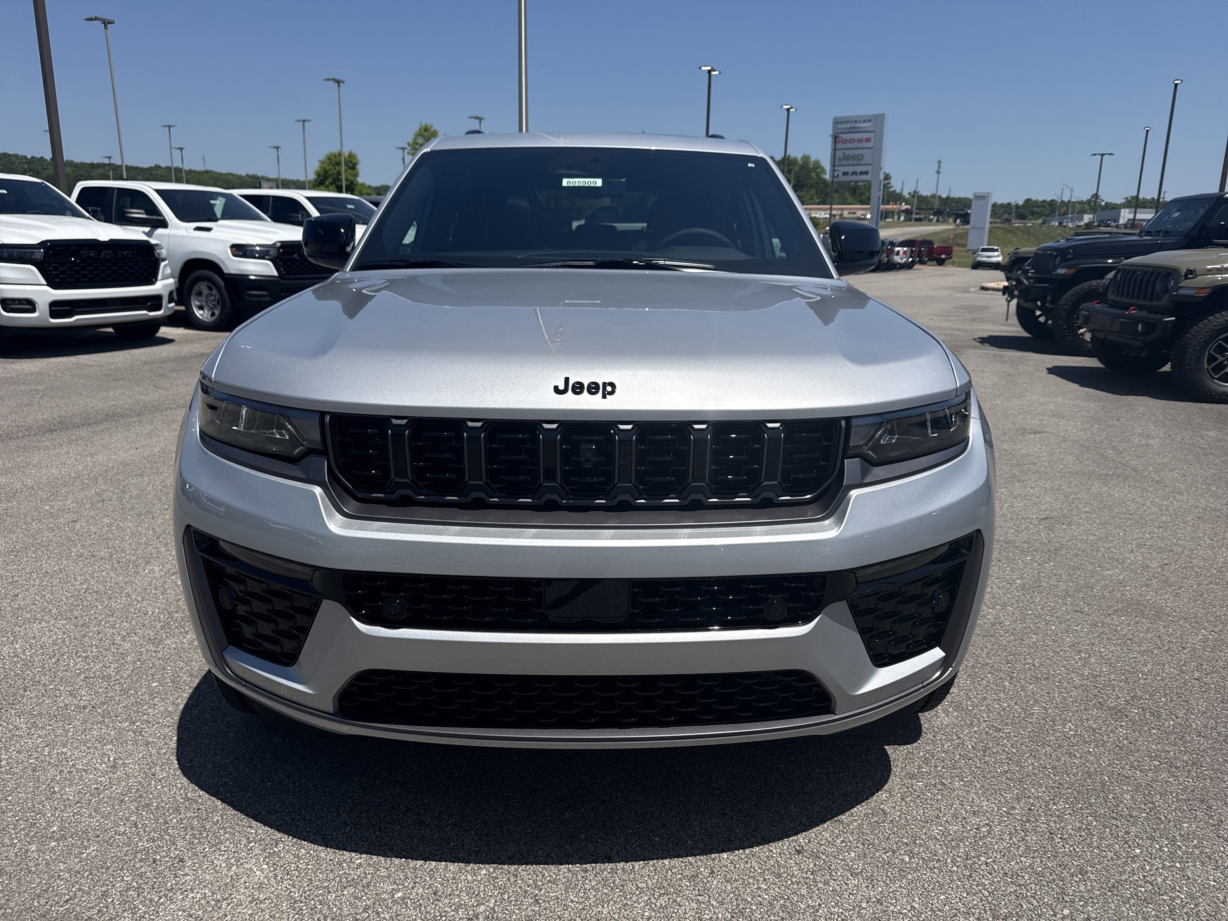 New 2026 Silver Zynith Jeep Limited Reserve image 2