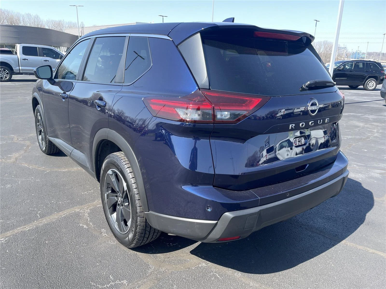 Used 2025 Deep Ocean Blue Pearl Nissan SV image 3