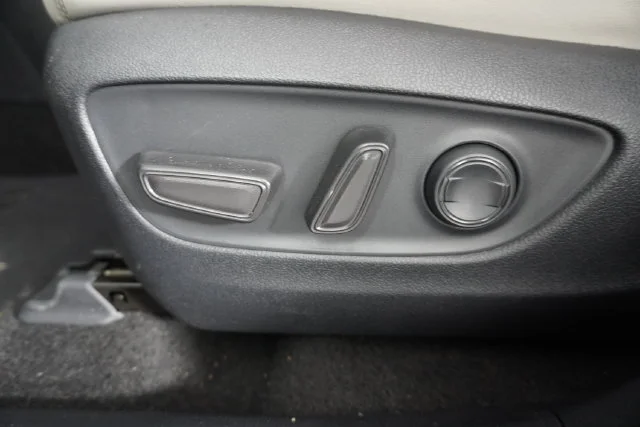 Used 2021 Blue Toyota XLE Premium image 21