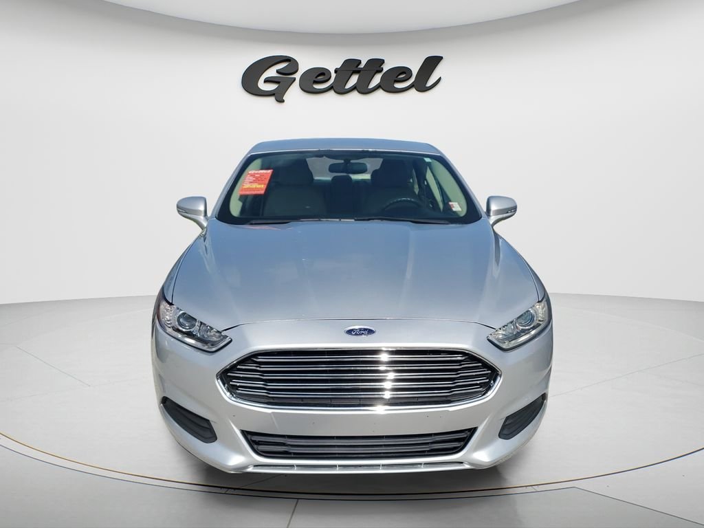 Used 2016 Silver Ford SE image 2