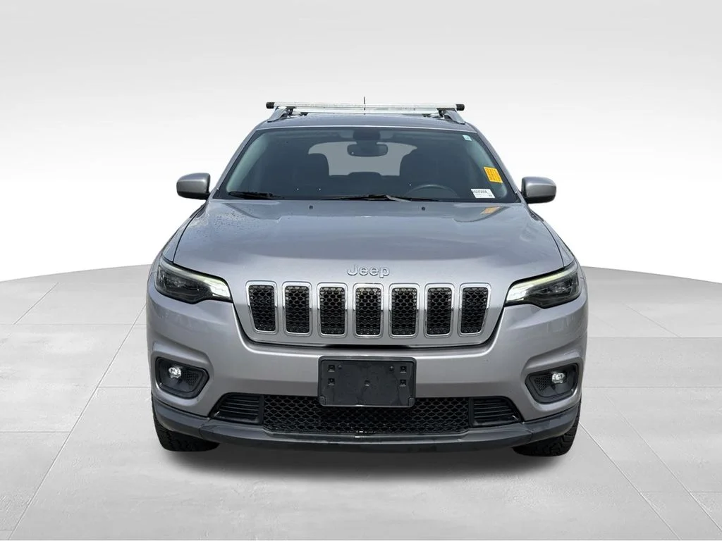 Used 2019 Silver Jeep Latitude Plus image 23