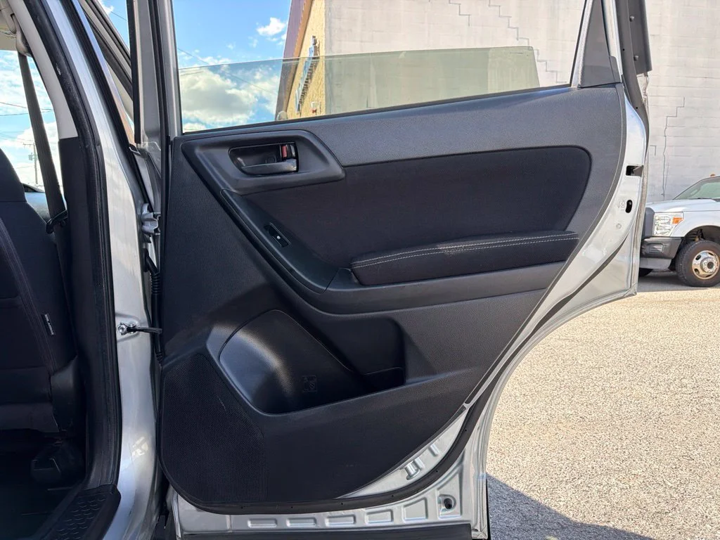 Used 2015 Silver Subaru 2.5i Premium image 19