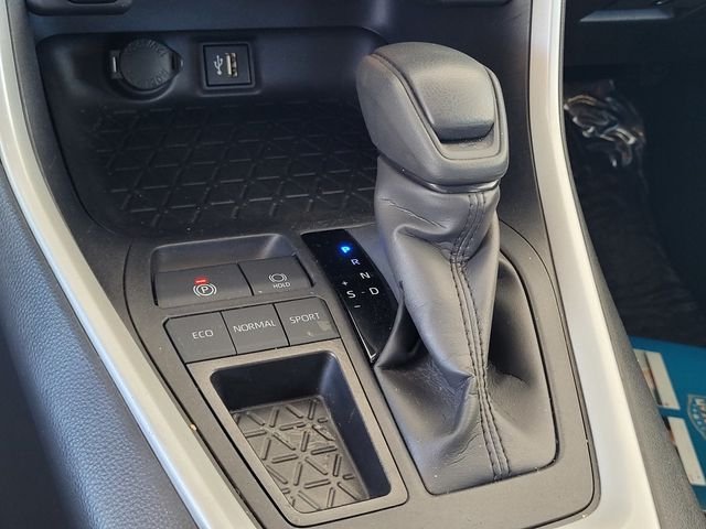 2024 Toyota RAV4 LE - Photo 19