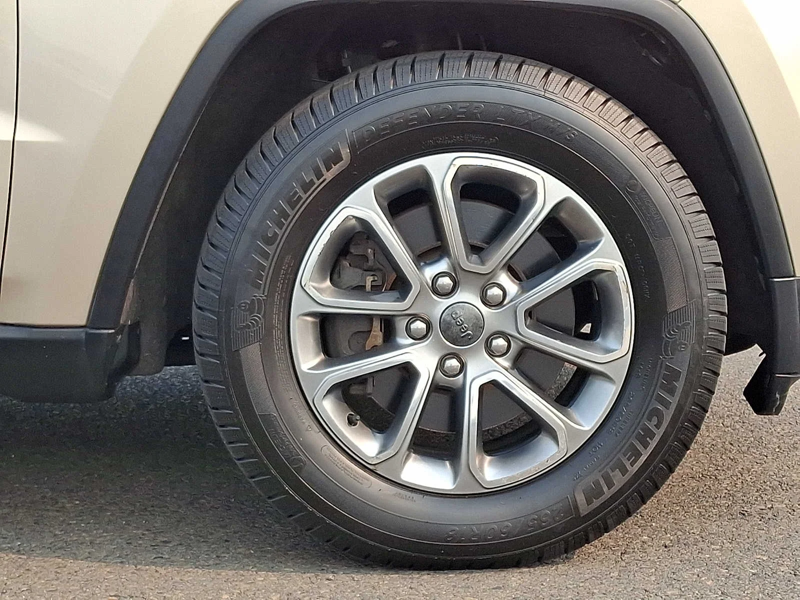 Used 2014 Cashmere Pearlcoat Jeep Limited image 8