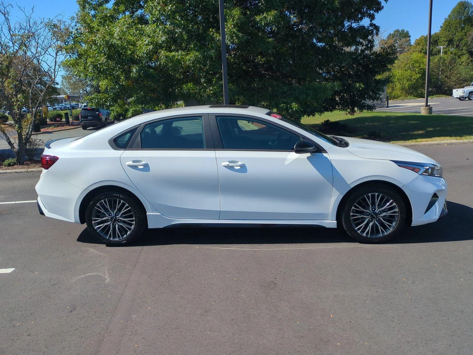 Used 2024 Snow White Pearl Kia GT-Line image 6