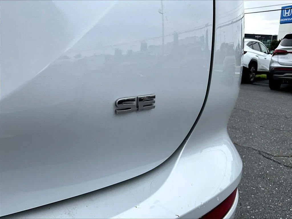 Used 2023  Mitsubishi SE image 24