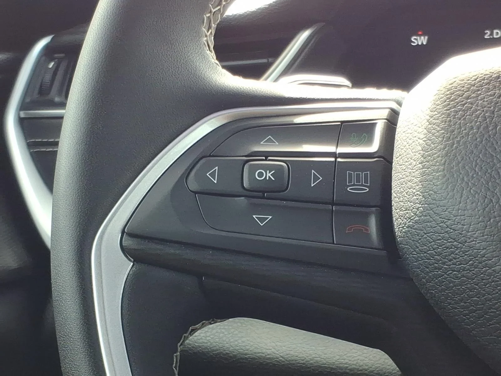 Used 2024 Bright White Clearcoat Jeep Laredo X image 25