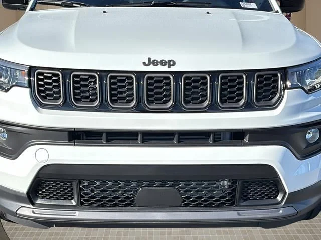 New 2026 White/off-white Jeep Latitude image 10
