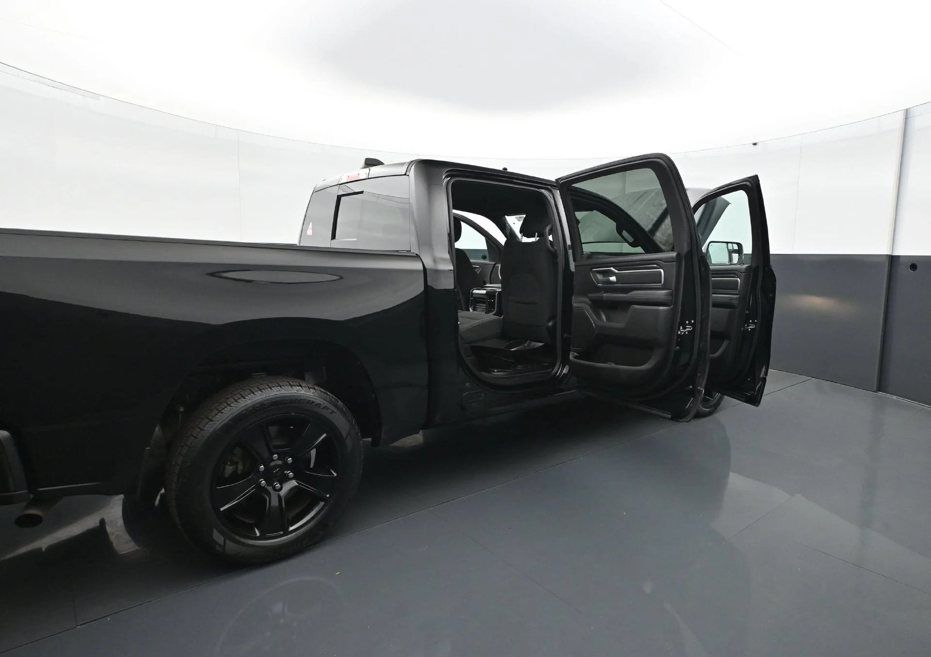 Used 2023 Diamond Black Crystal Pearlcoat Ram Big Horn/Lone Star image 36