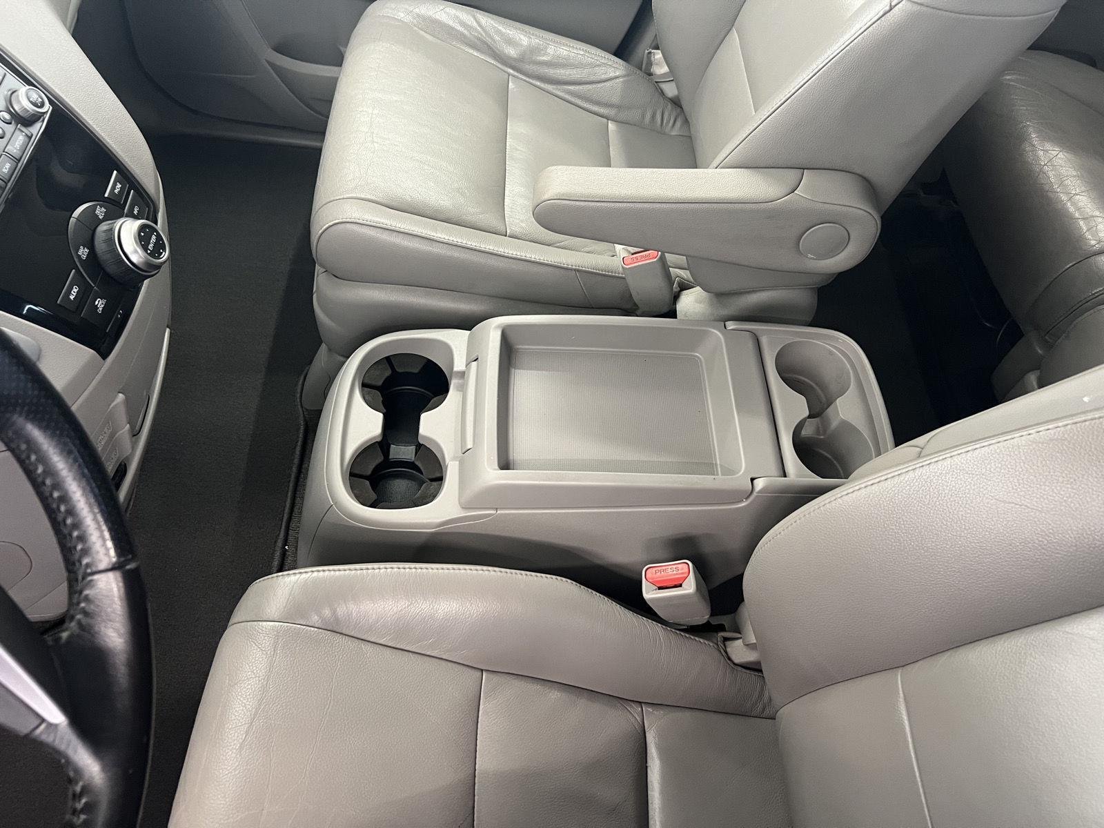 Used 2011 Alabaster Silver Metallic Honda EX-L image 18