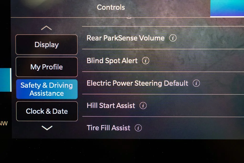 New 2026 Baltic Gray Metallic Clear-Coat Exterior Paint Jeep Altitude image 20