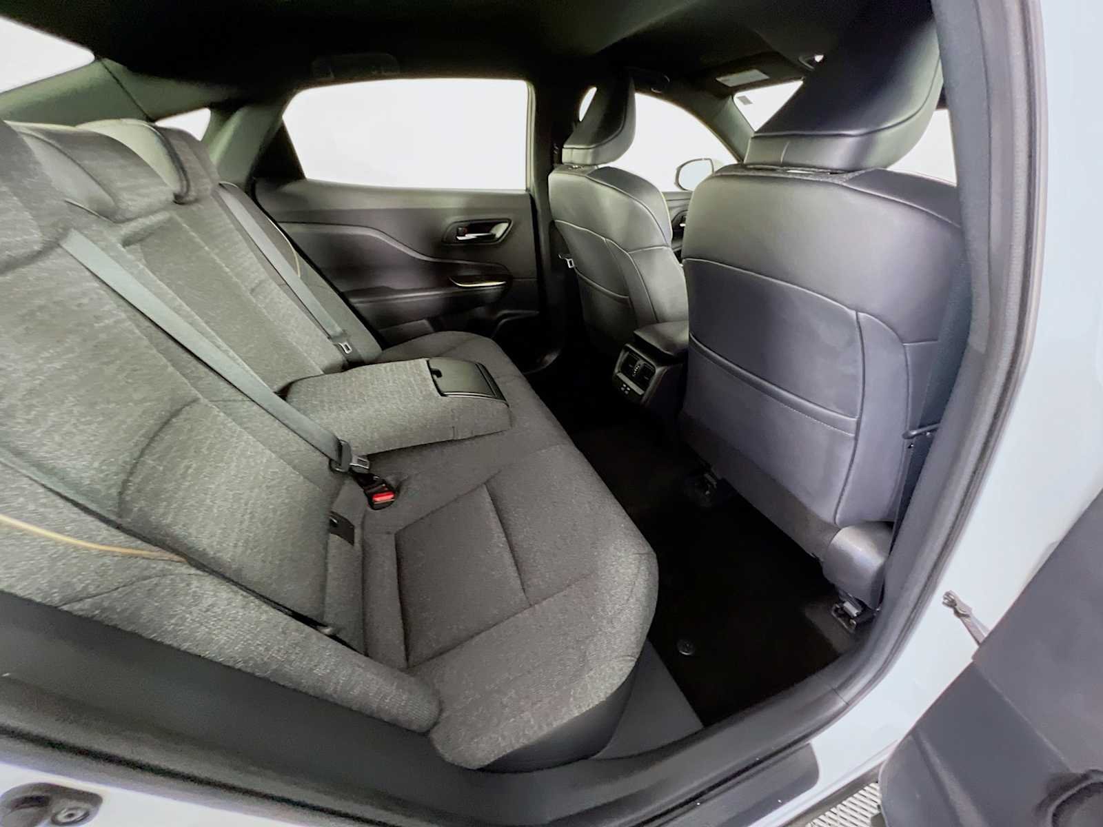 Used 2023 Oxygen White Toyota XLE image 27