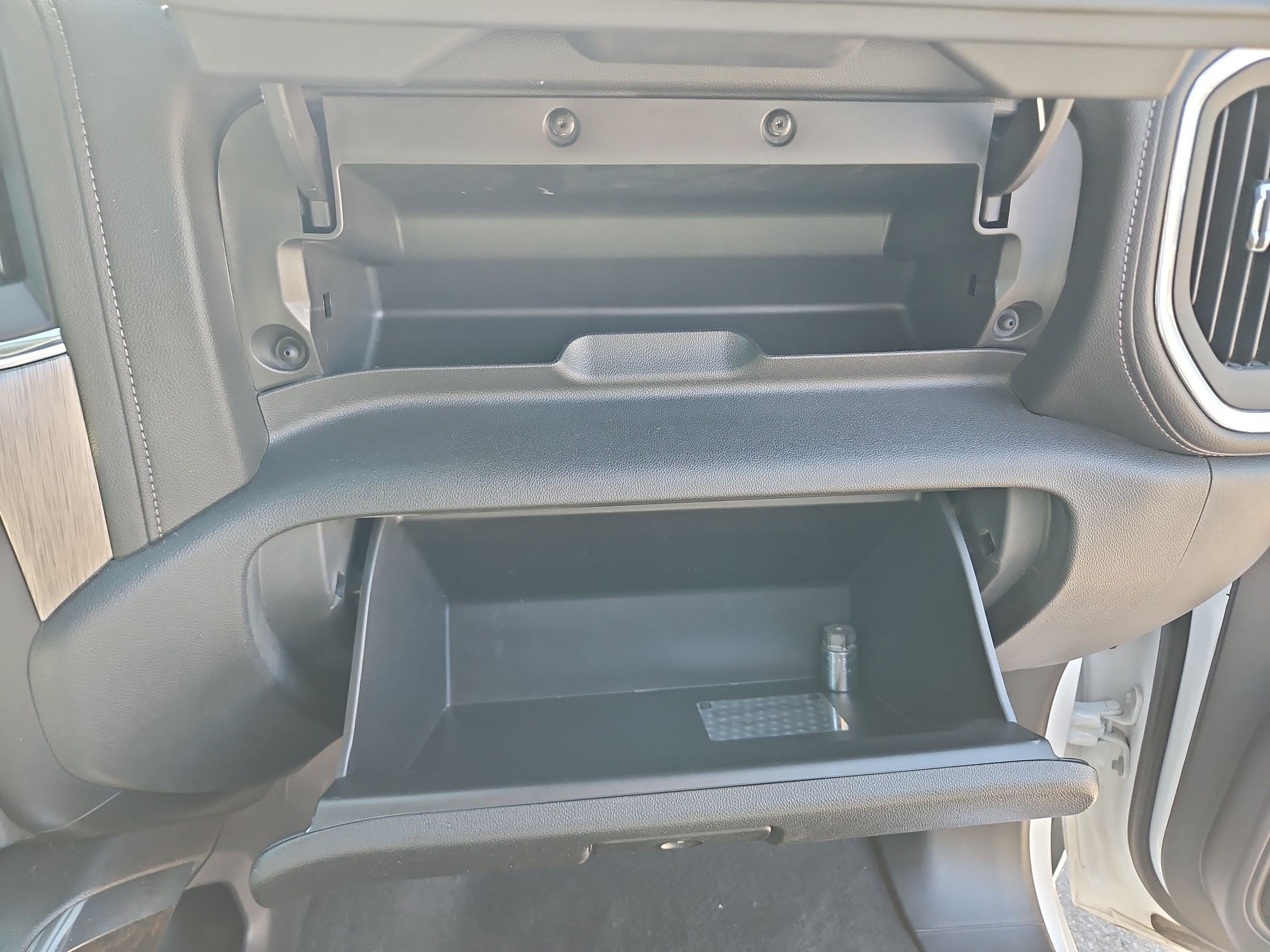 Used 2020 White Frost Tricoat GMC Denali image 33