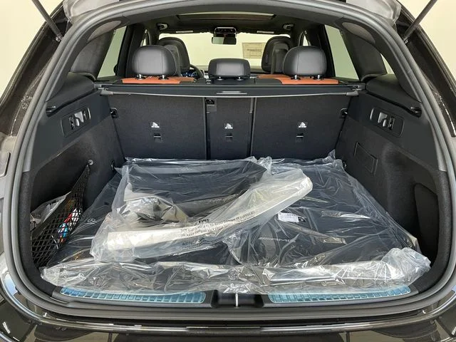 New 2027 Black Mercedes-Benz GLC 300 image 8