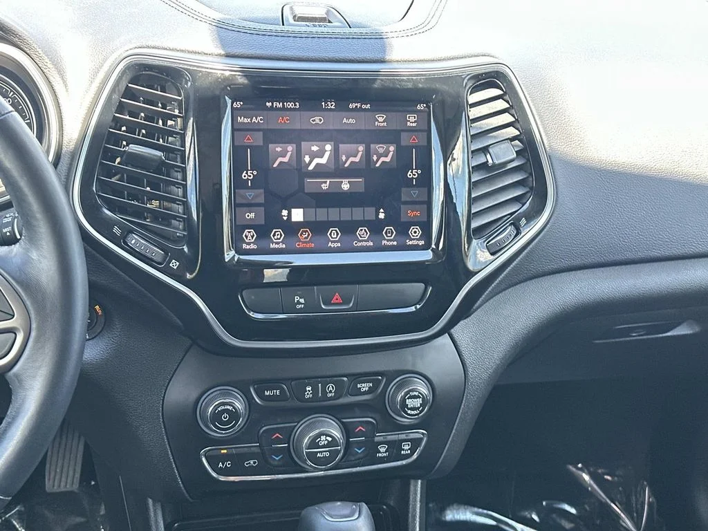 Used 2019 White Jeep Limited image 19