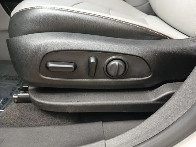 Used 2020 Silver GMC SLT image 26