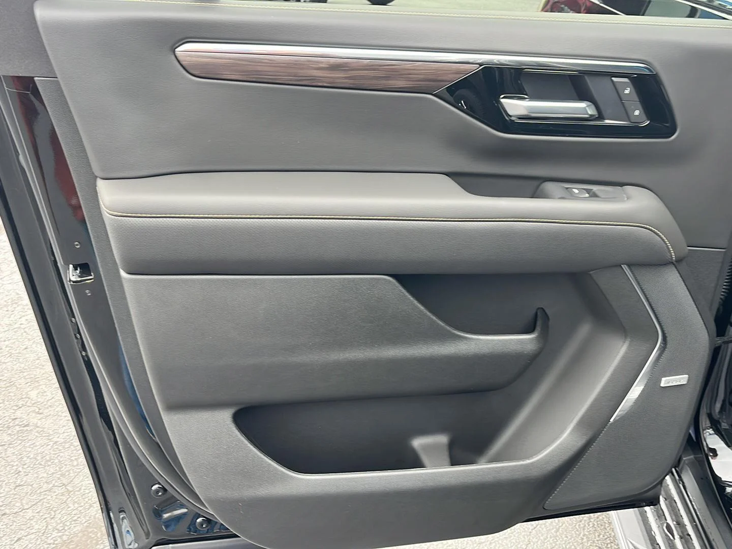 2026 Chevrolet Suburban Premier - Photo 24