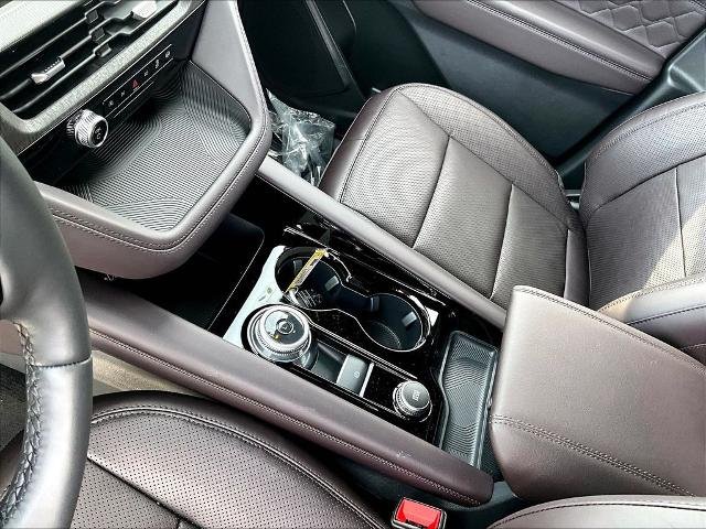 New 2026 Star White Metallic Tri-Coat Ford Platinum™ image 9