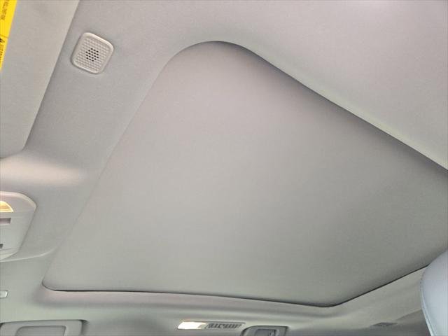 Certified Used 2025 RUBY FLARE PEARL Toyota  image 27