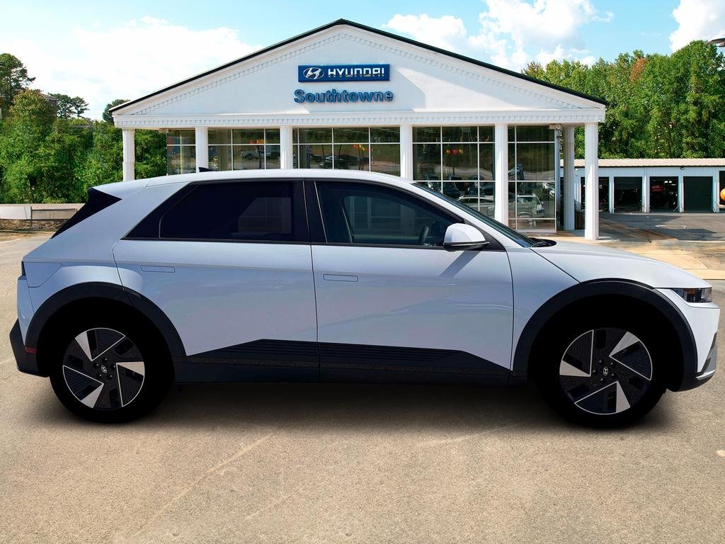 New 2026 White Hyundai SE image 9