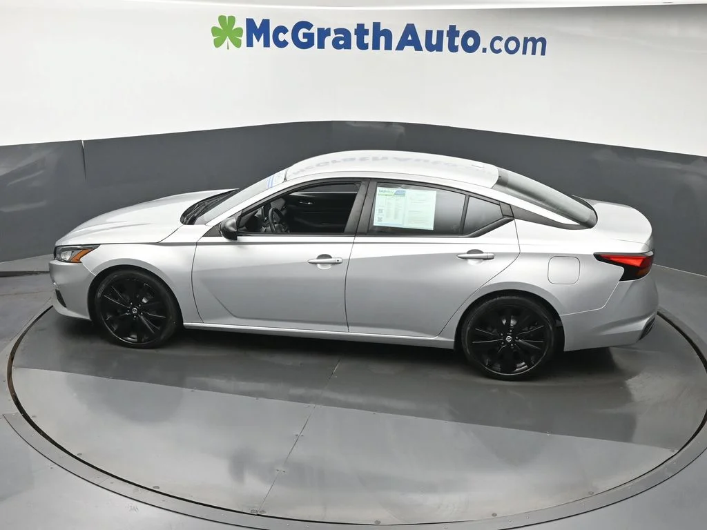 Used 2020 Silver Nissan 2.5 SR image 24