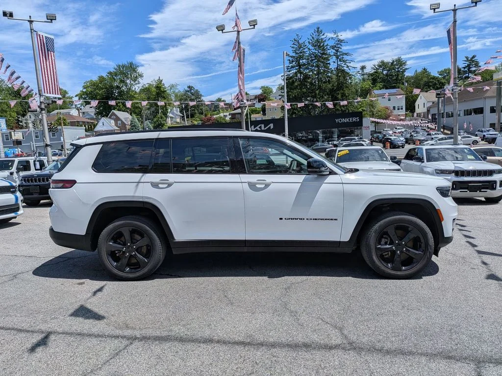 Used 2023 White Jeep Limited image 5