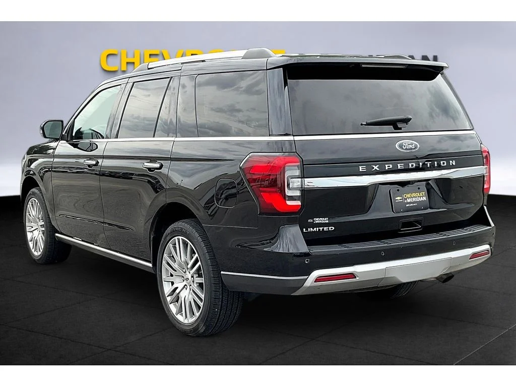 Used 2024  Ford Limited image 2
