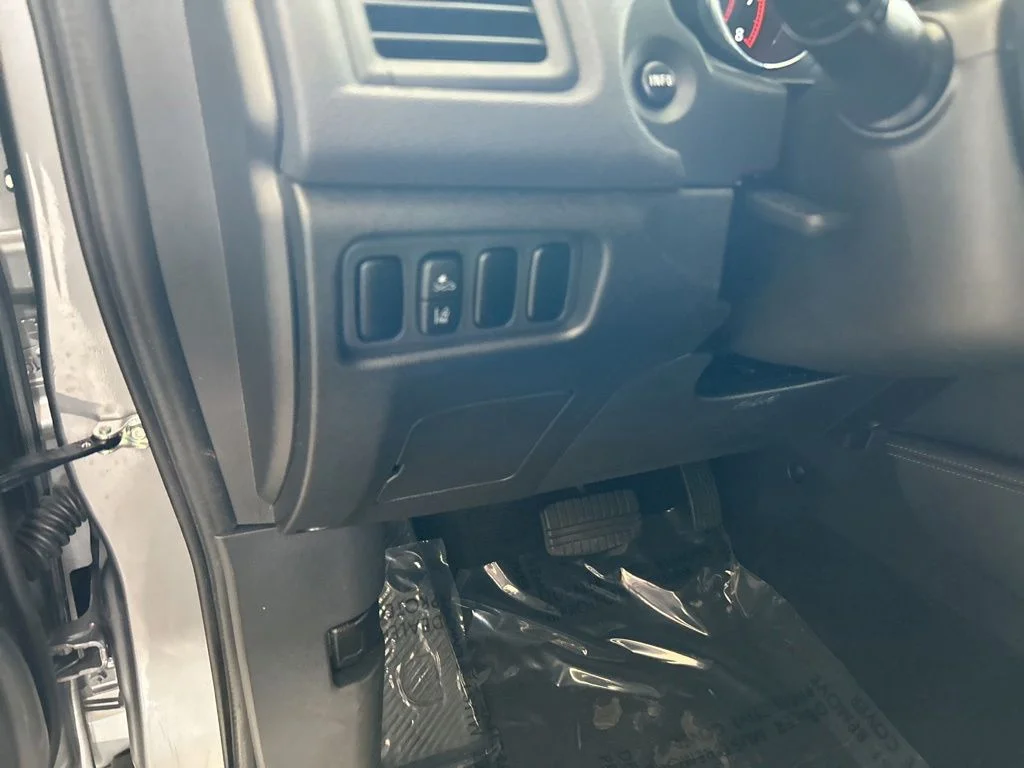 Used 2024 Gray Mitsubishi  image 31