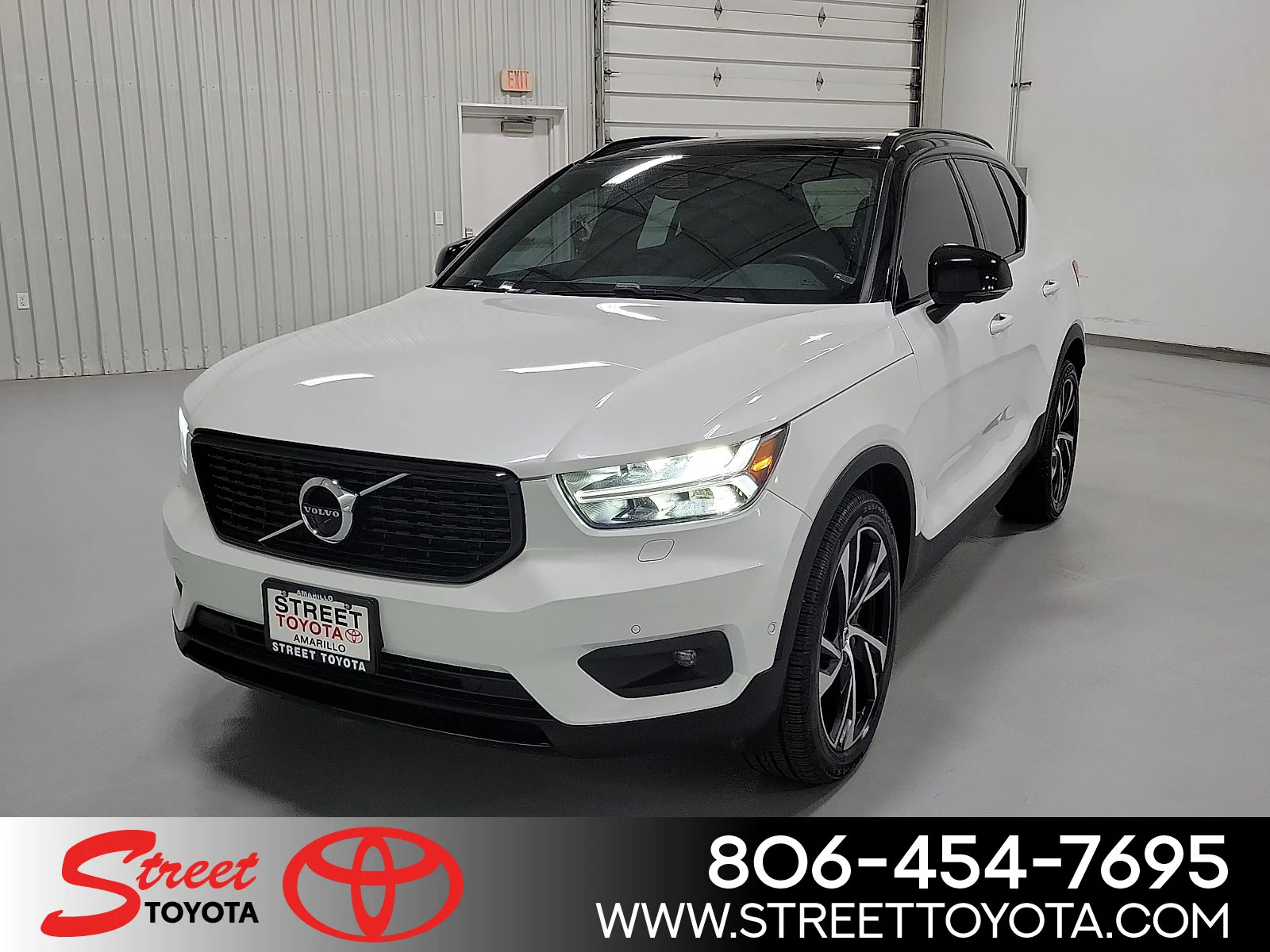 2022 Volvo XC40 R-Design