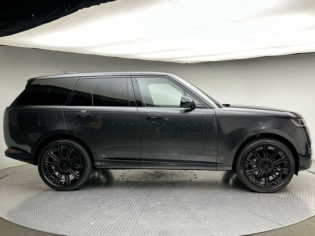 New 2026 Carpathian Gray Premium Metallic Land Rover SE image 4