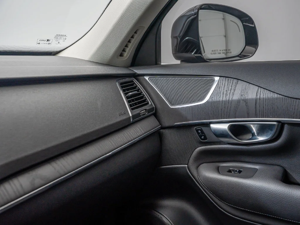 Used 2020 Onyx Black Metallic Volvo T6 Momentum image 41