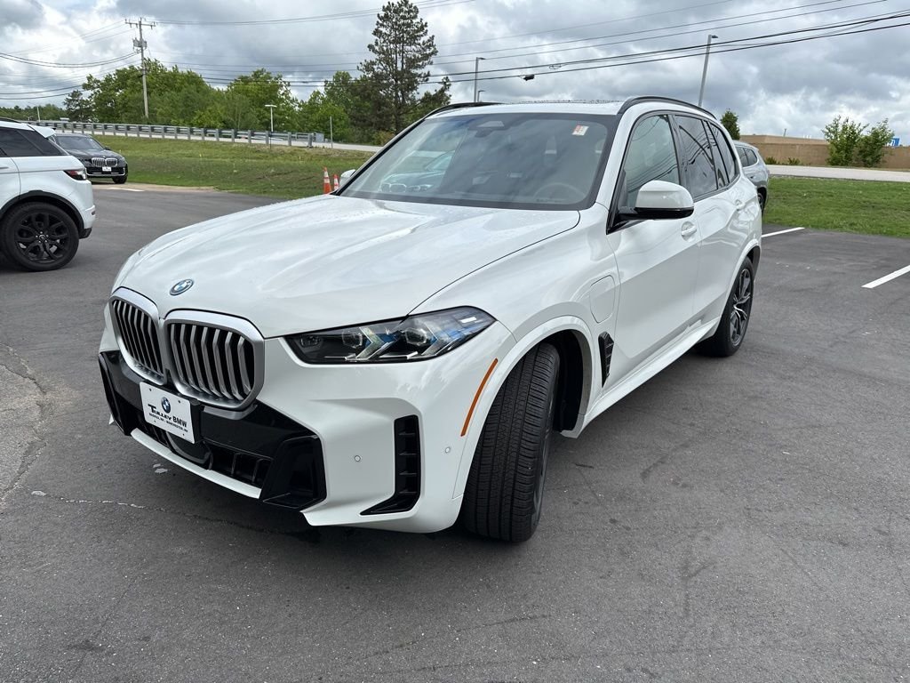 Used 2026 Alpine White BMW xDrive50e image 3