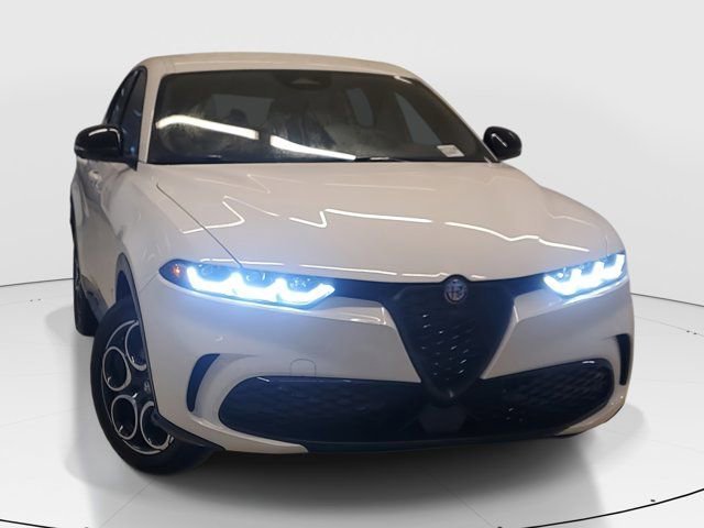 Used 2025 Milano White Alfa Romeo Base image 2