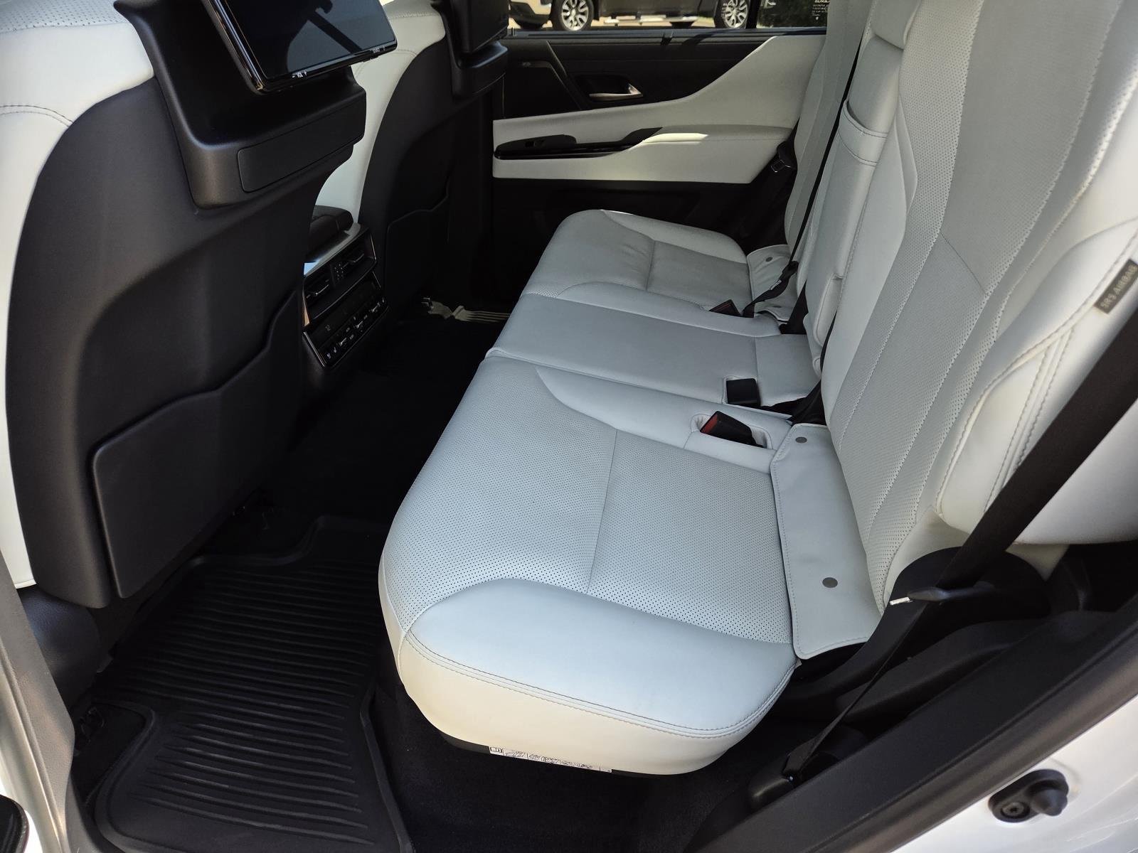 Used 2023 Eminent White Pearl Lexus LX 600 Luxury image 38