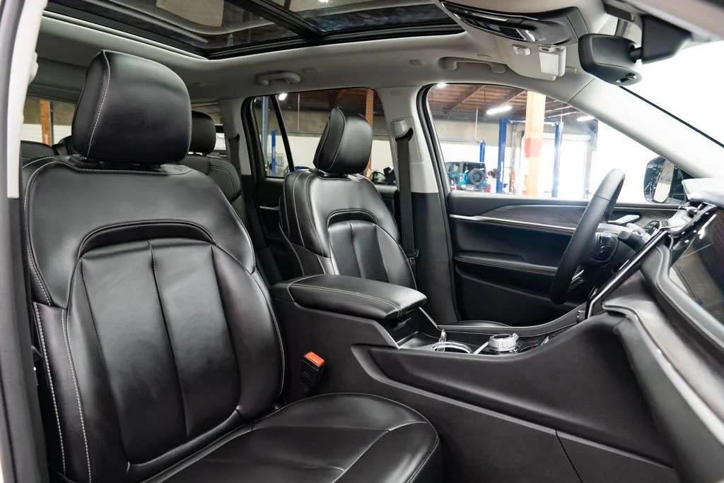 Used 2023 White Jeep 4xe image 33