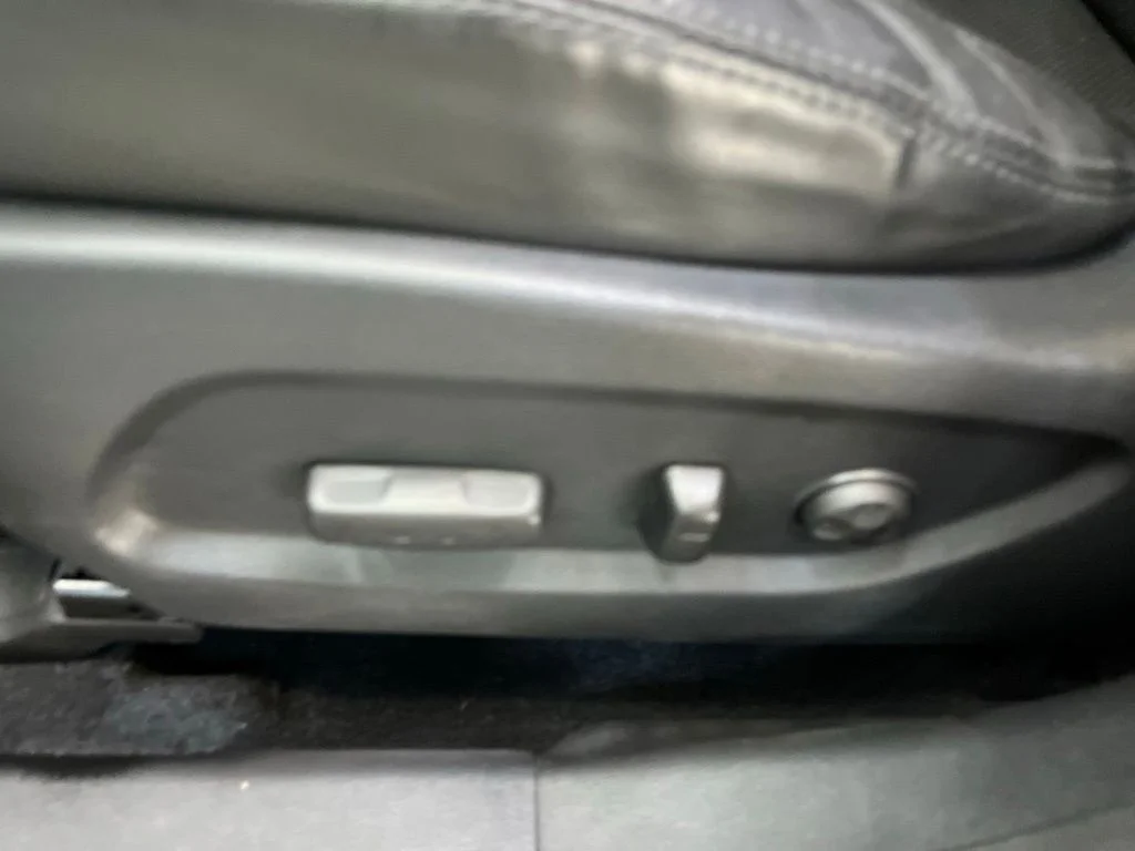 Used 2019 White Hyundai SE image 14