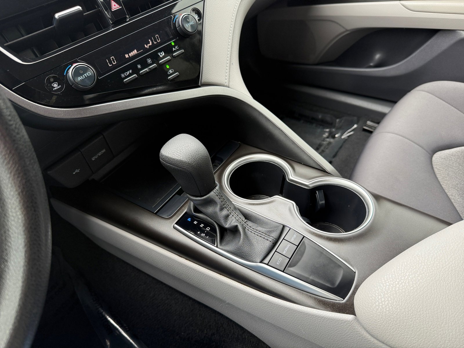 2023 Toyota Camry LE - Photo 13