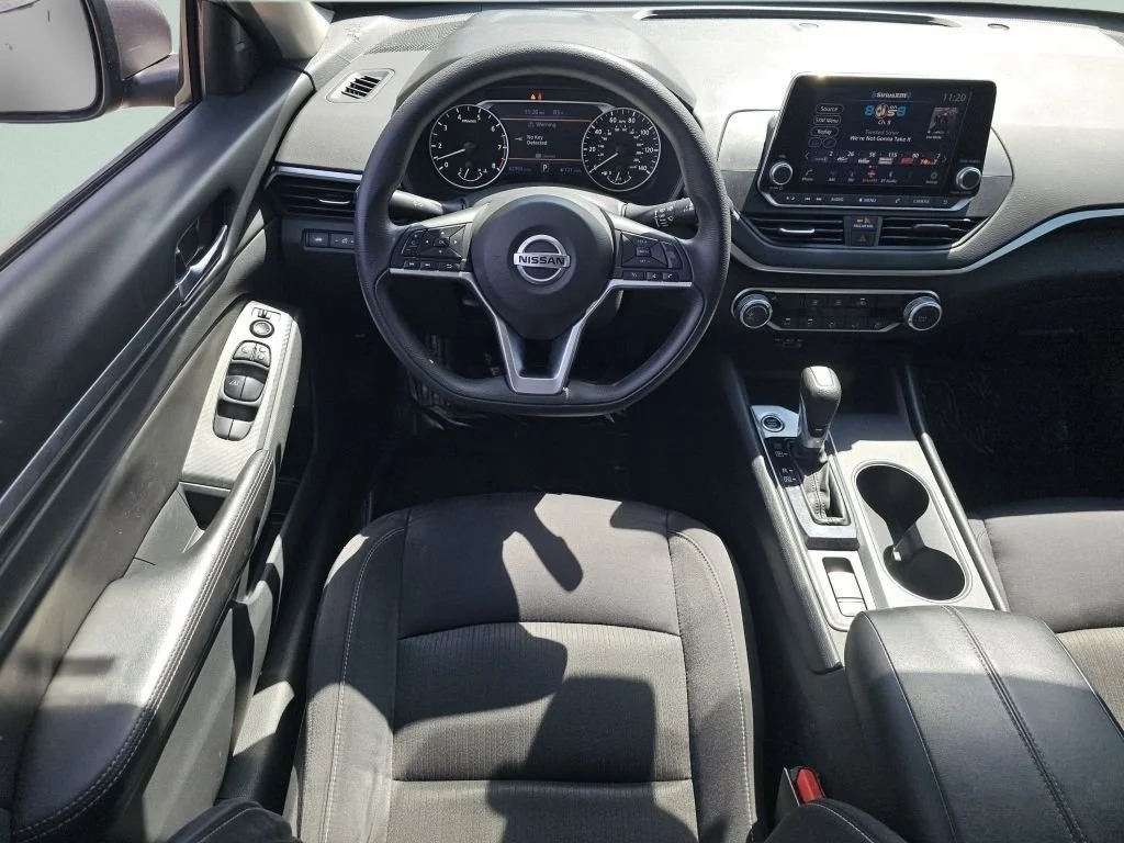 Used 2022 Gun Metallic Nissan 2.5 SV image 4