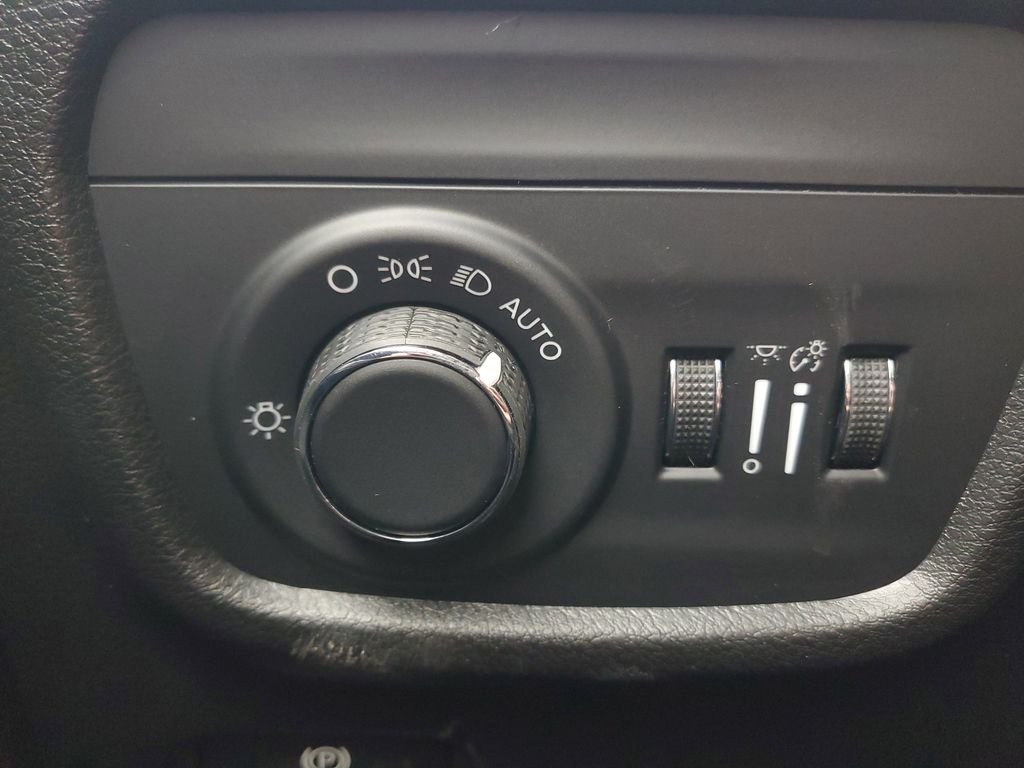 New 2026 Silver Zynith Exterior Paint Jeep Altitude image 24