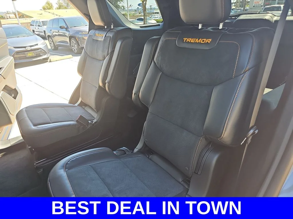 New 2026 Carbonized Gray Metallic Ford Tremor® image 15