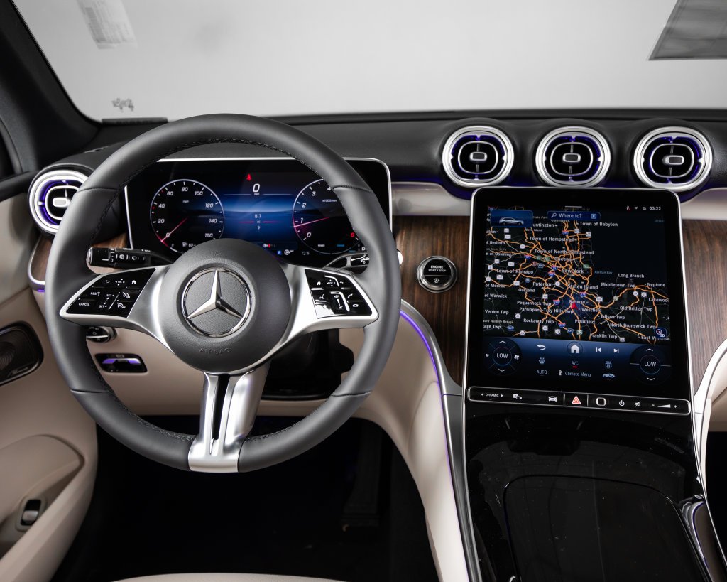 New 2026 Polar White Mercedes-Benz GLC 300 image 8
