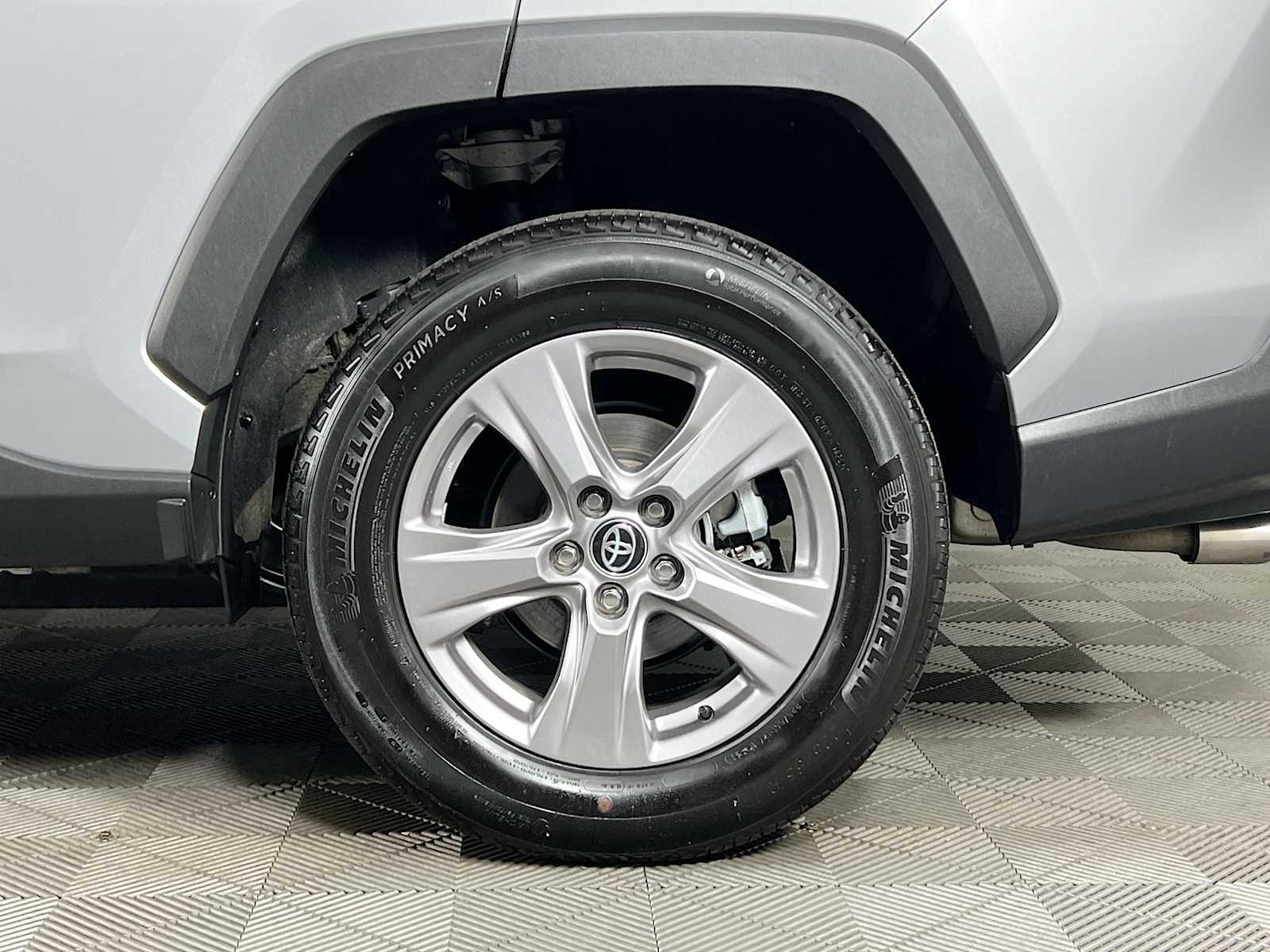 Used 2025 Silver Sky Metallic Toyota XLE image 29
