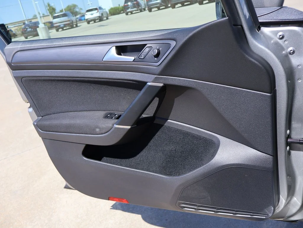 Used 2018  Volkswagen TSI S 4-Door image 35