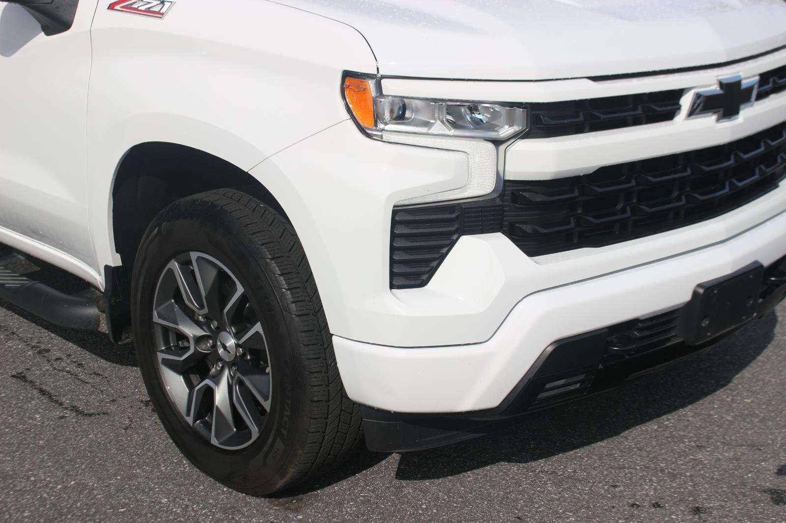 Used 2024 Summit White Chevrolet RST image 9