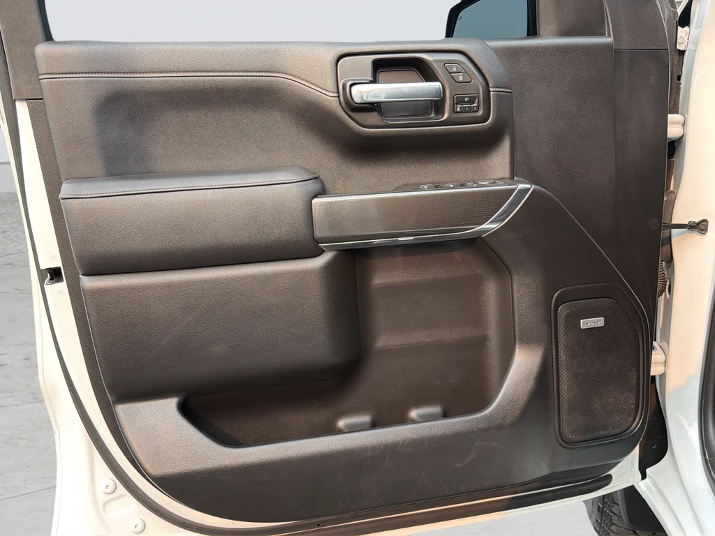 Used 2021 White GMC AT4 image 24