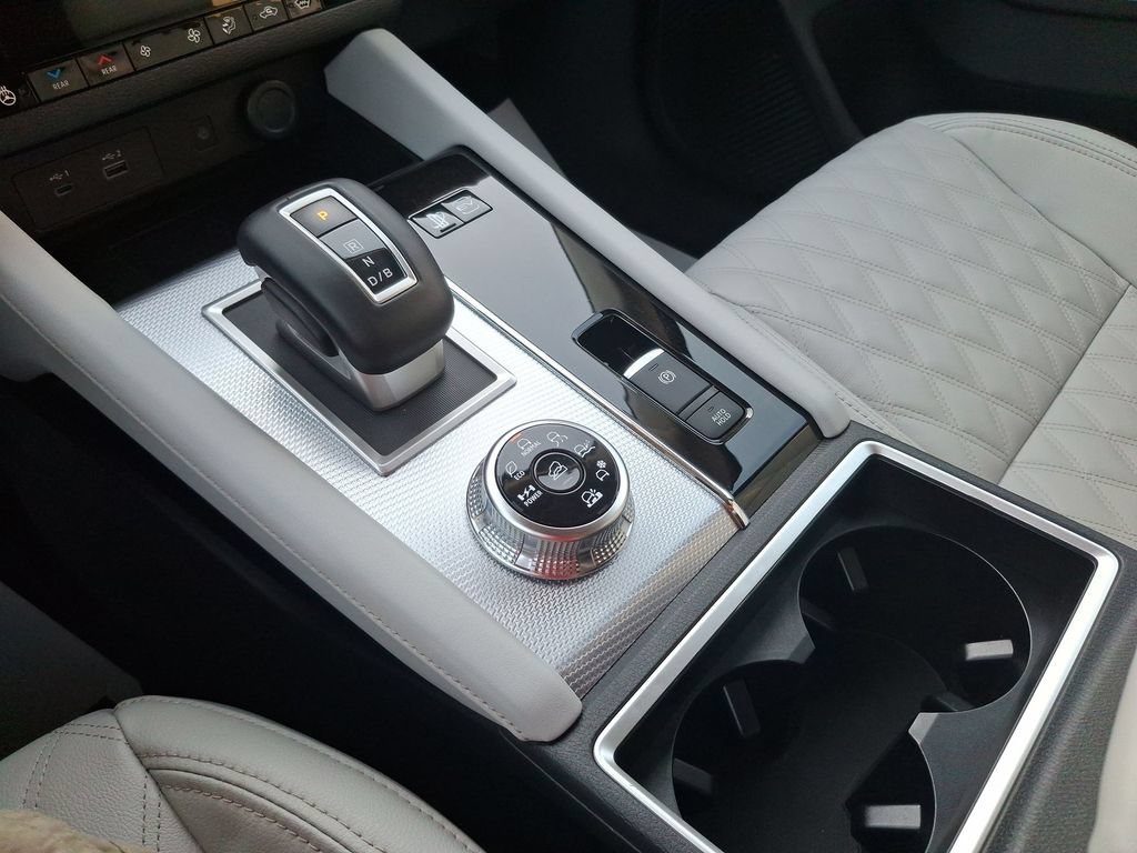 Used 2024 Mitsubishi Outlander Plug-In Hybrid SUV