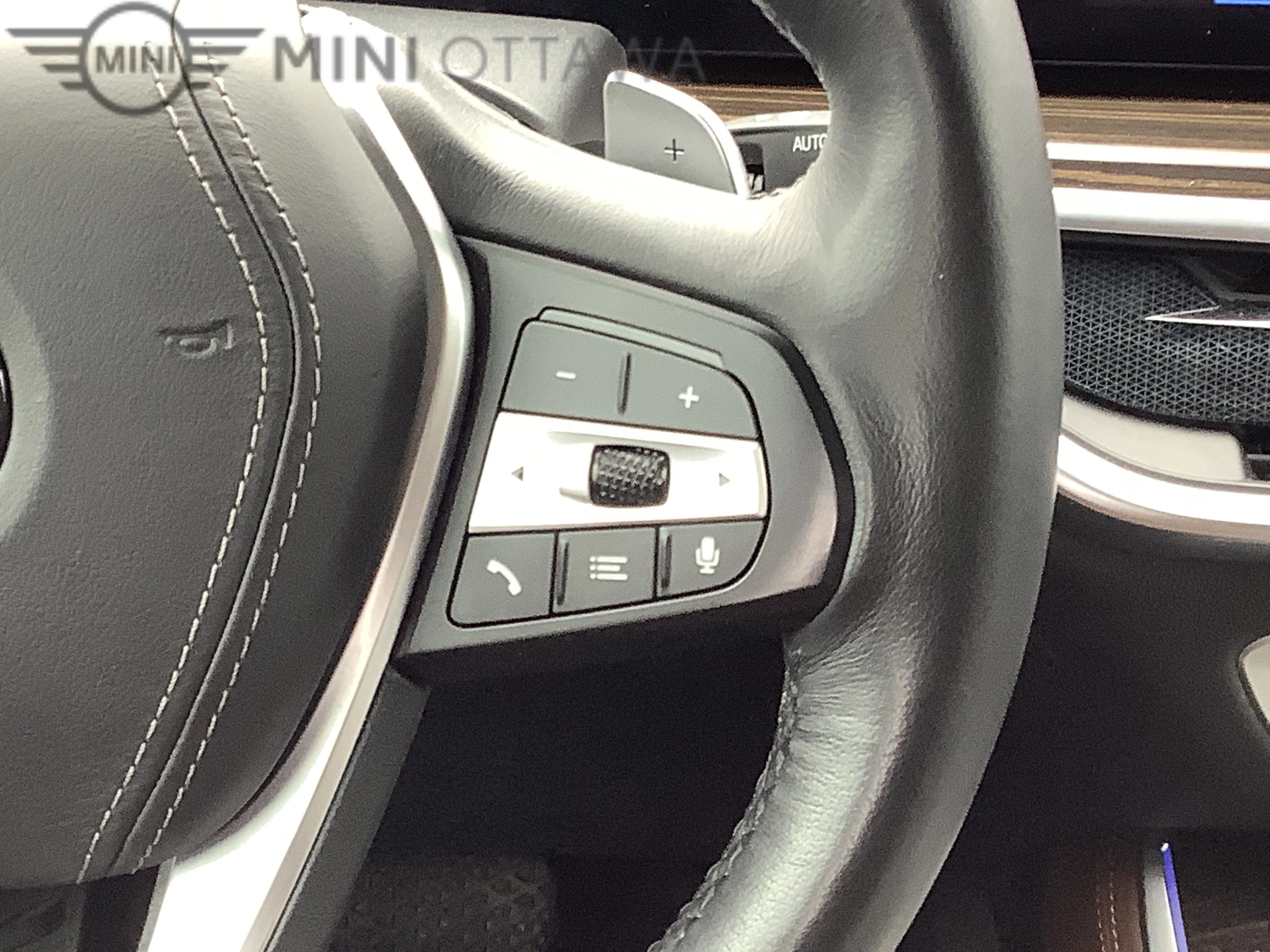 Used 2024  BMW xDrive40i image 13