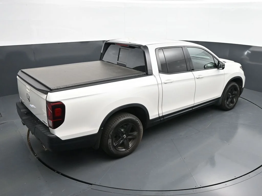 Used 2023 Platinum White Pearl Honda Black Edition image 27